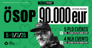 Ein buntes und dynamisches Bild einer Pokerrunde, bei der vier Personen um einen Tisch sitzen und Karten halten. Die Spieler sind konzentriert und gestikulieren lebhaft. In der Mitte des Tisches