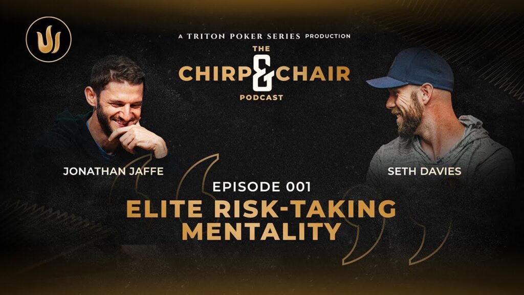 Ein Mann sitzt an einem Tisch und spricht in ein Mikrofon, umgeben von Headsets und einem Logo mit dem Schriftzug "Triton Poker - The Chirp A Chair Podcast".