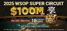 Ein lebhaftes Bild vom WSOP Super Circuit 2025, auf dem Pokerspieler an Tischen sitzen und um den Sieg kämpfen. Die Spieler sind konzentriert und die Atmosphäre ist gespan