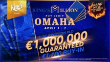 Ein Foto von vier Pokerspielern, die an einem Tisch sitzen und Karten halten. Es handelt sich um ein High-Stakes Pot-Limit Omaha Turnier mit dem Namen "Kings PLO Million" im April 202