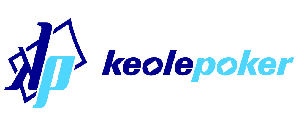Ein stilisiertes Logo für die Poker-Website "KeolePoker", bestehend aus einem stilisierten Pokertisch und Spielkarten in den Farben Rot, Schwarz und Weiß. Die Buchstaben "KeoleP