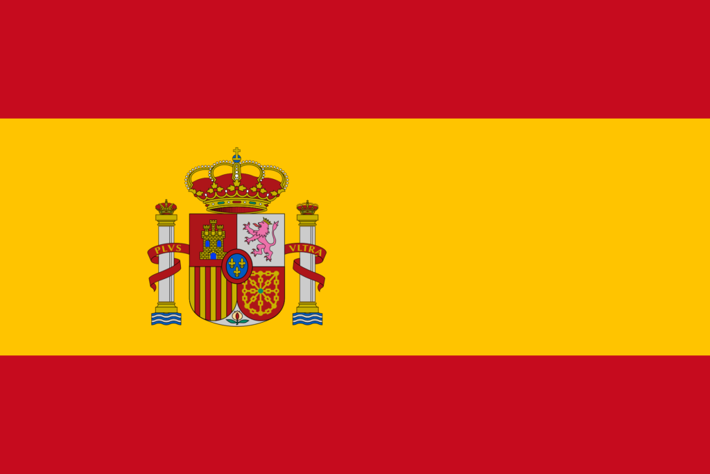 Die Flagge Spaniens: Eine horizontale Trikolore in den Farben Rot, Gelb und Rot, mit dem königlichen Wappen in der Mitte.
