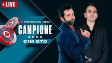 Ein glamouröses Casino in Campione, Italien, mit eleganten Kronleuchtern, Pokertischen und stilvollen Gästen.
