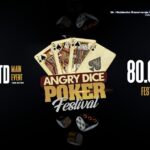 Ein Mann wirft wütend Würfel auf den Tisch während eines intensiven Spiel von Würfelpoker.