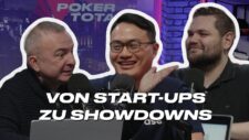 Ein Pokertisch mit grünem Filz, umgeben von Spielern, die Karten halten und Pokerchips stapeln.