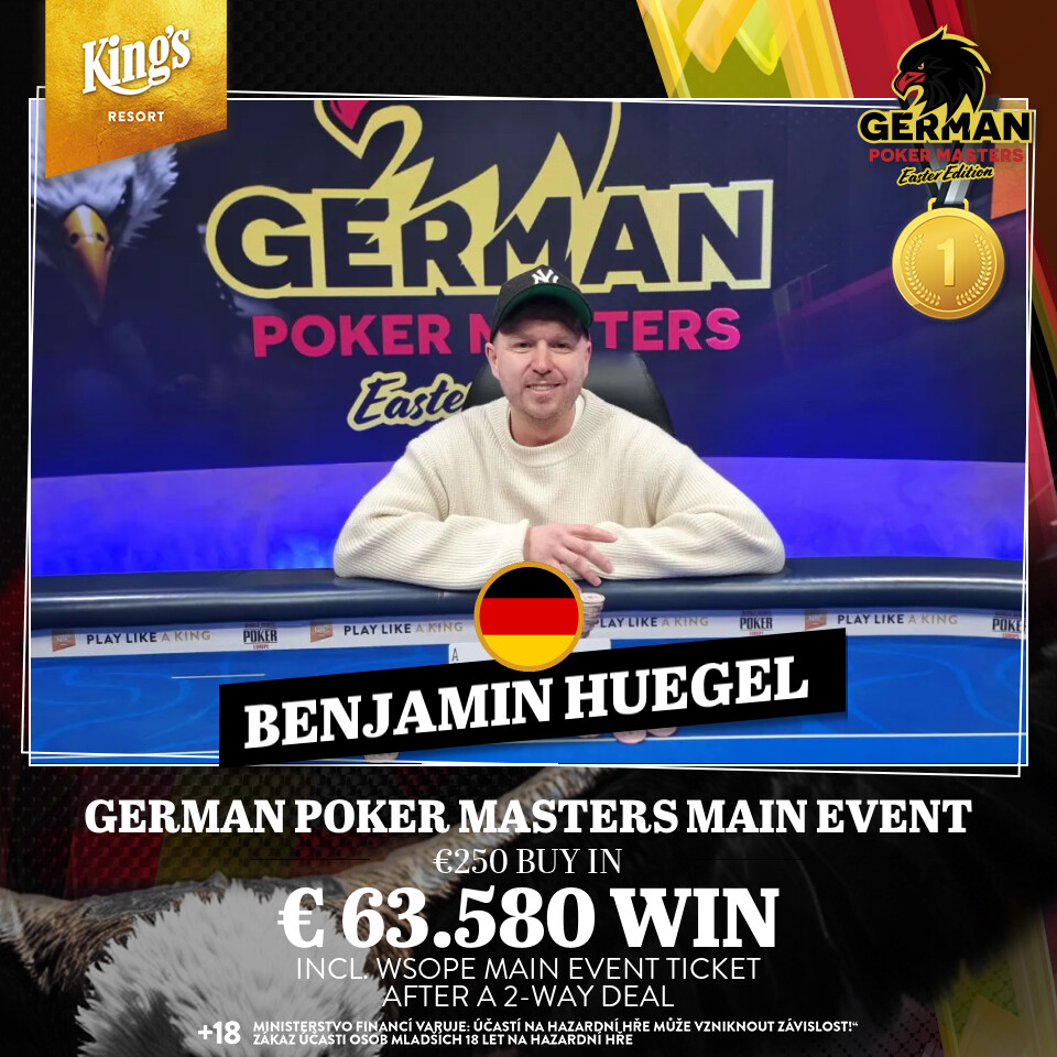 Ein Mann und eine Frau sitzen an einem Pokertisch und halten Spielkarten in der Hand. Sie schauen konzentriert auf ihre Karten und scheinen vertieft in das Spiel zu sein. Im Hintergrund sind Poker