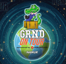 Ein Logo für "Circus GRND on Tour Namur" mit stilisiertem Zirkuszelt und Schriftzug.
