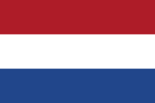 Eine horizontale Flagge mit drei gleich großen horizontalen Streifen in den Farben Rot, Weiß und Blau von oben nach unten. Es handelt sich um die Flagge der Niederlande.