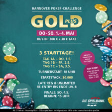 Ein elegant gestalteter Pokertisch mit goldenem Filz, umgeben von hochwertigen Pokerchips und Spielkarten. In der Mitte des Tisches befindet sich ein Stapel von goldenen Jetons. Im Hinter