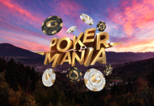 Das Bild zeigt das Logo von Pokermania Innsbruck, bestehend aus einem stilisierten Pokertisch mit Spielkarten und Pokerchips.