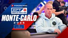 Ein Spieler nimmt an einem Pokerturnier teil und betrachtet seine Karten konzentriert. Im Hintergrund sind weitere Spieler und Dealer zu sehen, die an Tischen sitzen. Das Bild zeigt die Spannung und Atmosph