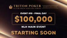 Ein Bild eines Pokertisches mit Spielkarten, Pokerchips und Getränken während eines Pokerturniers.
