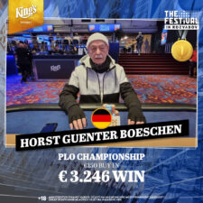 Ein Mann in einem schwarzen Anzug und einer Sonnenbrille sitzt an einem Pokertisch und hält Karten in der Hand, während er konzentriert auf seine Gegner schaut.