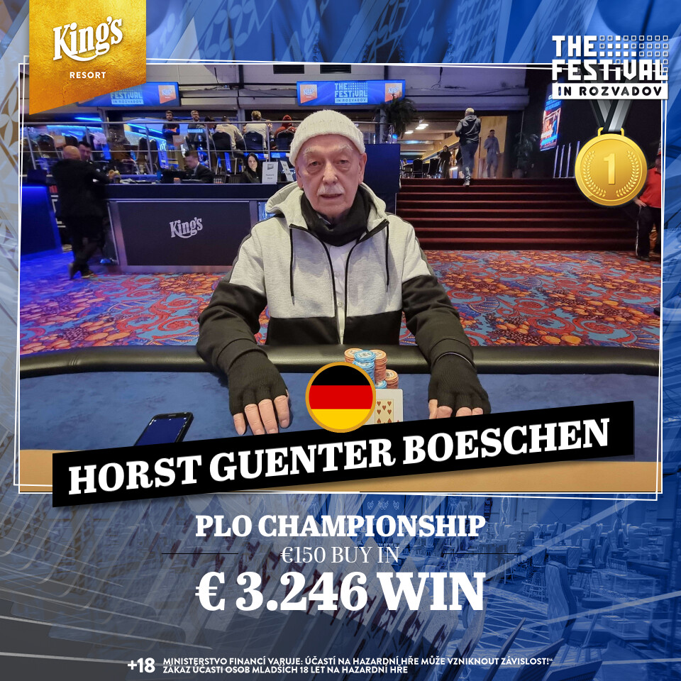 Ein Mann in einem schwarzen Anzug und einer Sonnenbrille sitzt an einem Pokertisch und hält Karten in der Hand, während er konzentriert auf seine Gegner schaut.